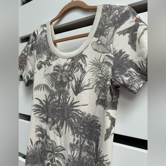 CHASER Tropical Recycled Vintage Print Ruched V Back T Shirt Size M NWOT - Picture 5 of 9